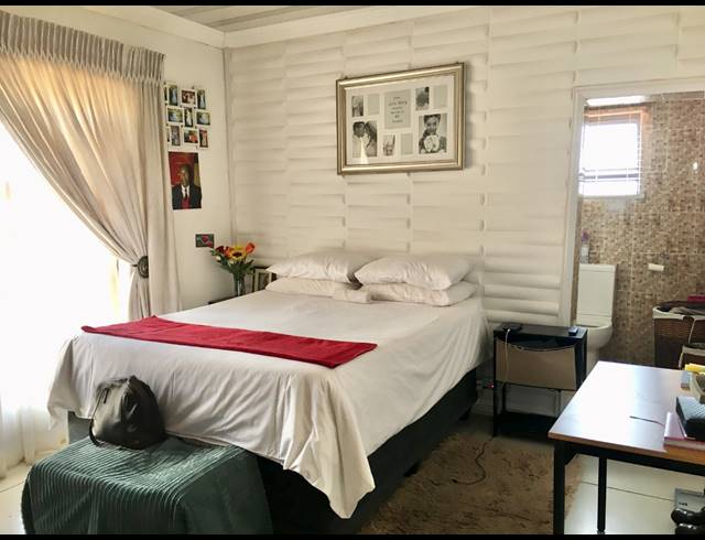 5 BEDROOM HOUSE FOR SALE IN SERALA VIEW